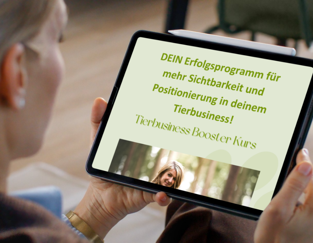 frau mit tablet: Screen: mein Tierbusiness booster kurs
